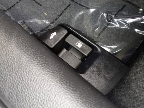 Used 2025 Toyota Corolla LE w/ Convenience Package image 23