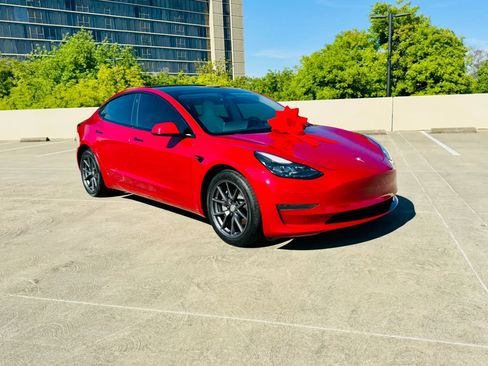 Used 2023 Tesla Model 3 Standard Range RWD image 2