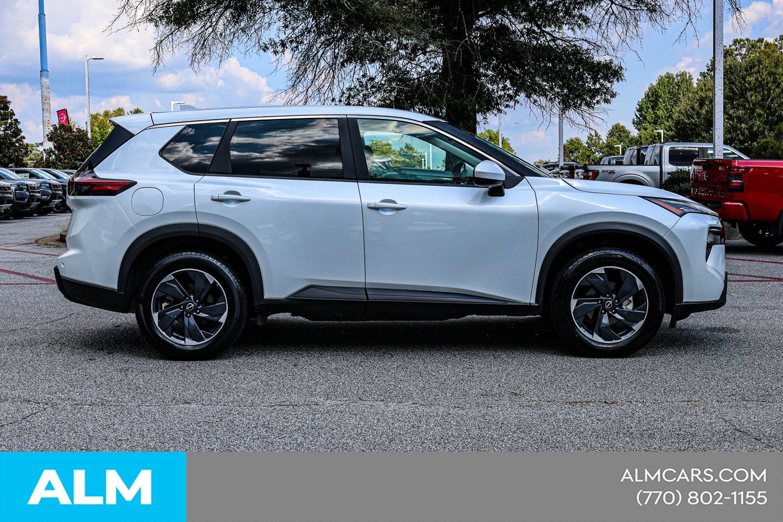 Used 2024 Nissan Rogue SV FWD image 10