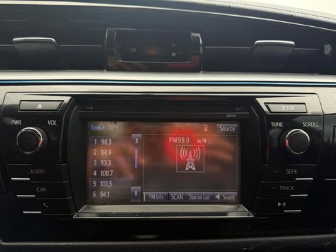 Used 2014 Toyota Corolla S FWD image 21