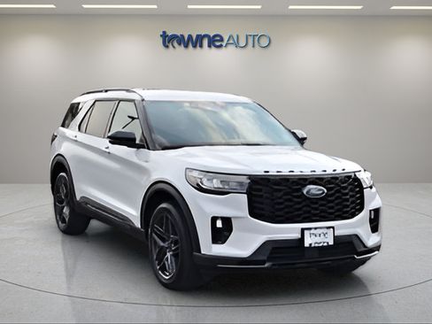 Used 2025 Ford Explorer ST-Line w/ ST-Line Street Pack AWD/4WD image 7