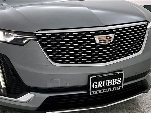 Used 2025 Cadillac XT6 Premium Luxury image 38