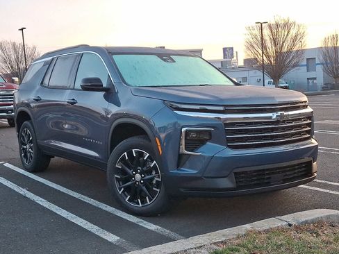 New 2026 Chevrolet Traverse LT w/ Sun and Wheel Package image 1
