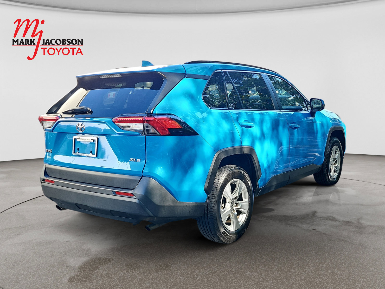 Used 2019 Toyota RAV4 XLE w/ Convenience Package FWD image 8