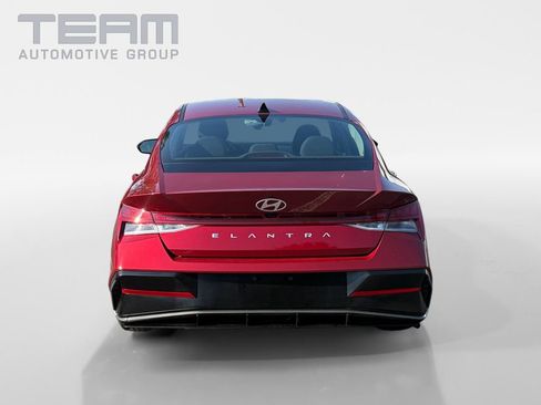 Used 2025 Hyundai Elantra SEL FWD image 6