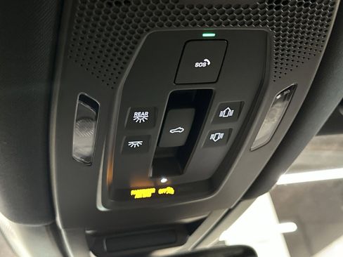 Used 2024 Porsche Cayenne image 27