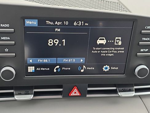 Used 2025 Hyundai Elantra SE image 16