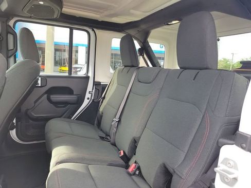 Used 2025 Jeep Wrangler Unlimited Rubicon w/ Convenience Group AWD/4WD image 14