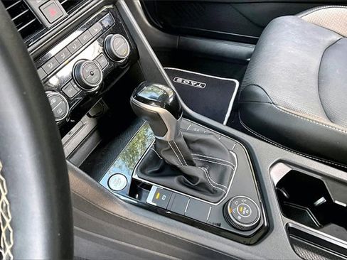 Used 2023 Volkswagen Taos SEL image 15