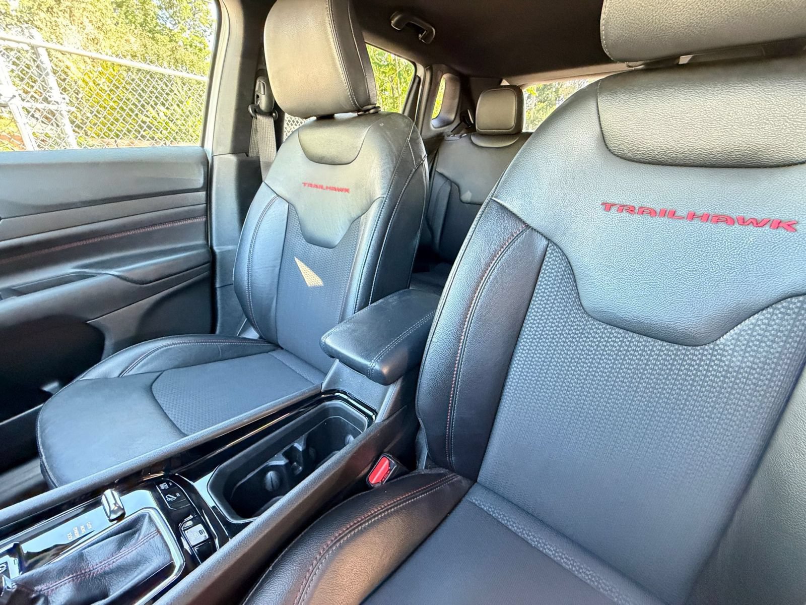 Used 2025 Jeep Compass Trailhawk AWD/4WD image 35