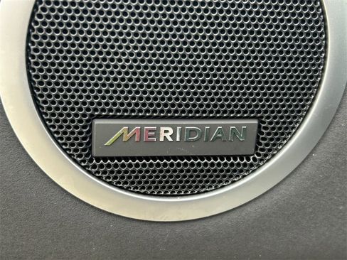 Used 2025 Land Rover Discovery S image 29