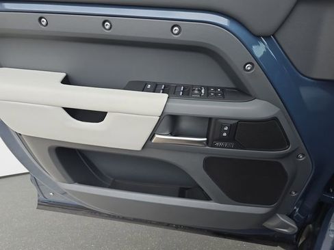 New 2026 Land Rover Defender 110 X-Dynamic SE AWD/4WD image 19