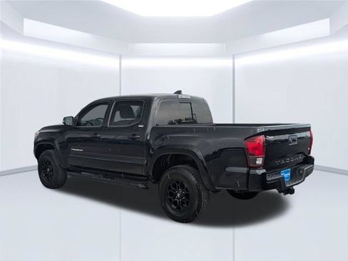 Used 2022 Toyota Tacoma SR5 w/ Technology Package RWD image 3