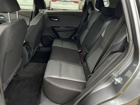 Certified 2023 Nissan Rogue SV image 24