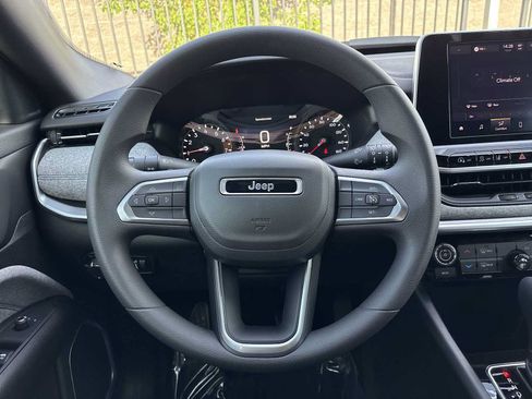 Used 2025 Jeep Compass Sport AWD/4WD image 19