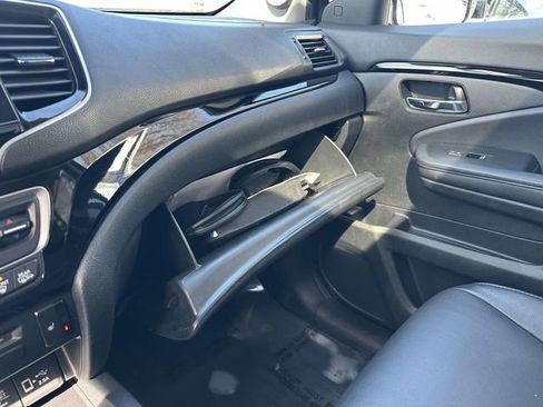Certified 2022 Honda Pilot Touring image 18