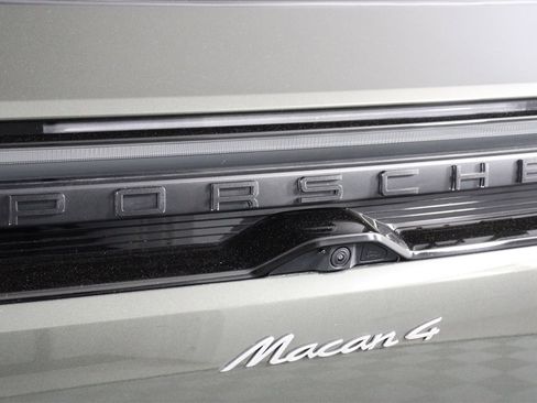 Used 2025 Porsche Macan 4 Electric image 22