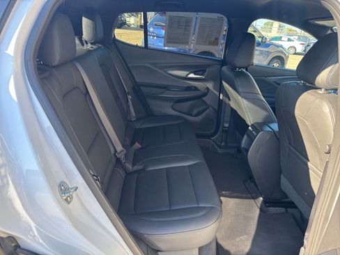 Used 2025 Buick Envista Sport Touring image 23