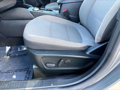 Used 2022 Ford Escape SE image 34