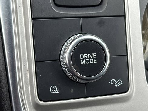 Used 2022 Ford Explorer XLT w/ Equipment Group 202A AWD/4WD image 25