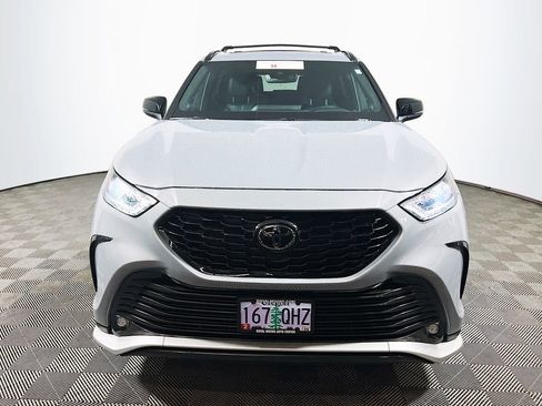 Certified 2025 Toyota Highlander XSE image 3