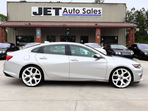 Used 2017 Chevrolet Malibu LT FWD image 8