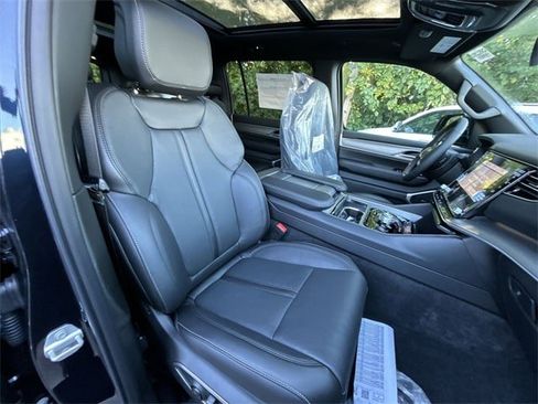 New 2025 Jeep Wagoneer L 4WD w/ Premium Group I image 16