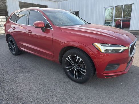 Used 2019 Volvo XC60 T5 Momentum w/ Premium Package image 2
