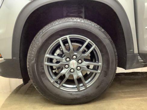 Used 2025 GMC Acadia Elevation image 29