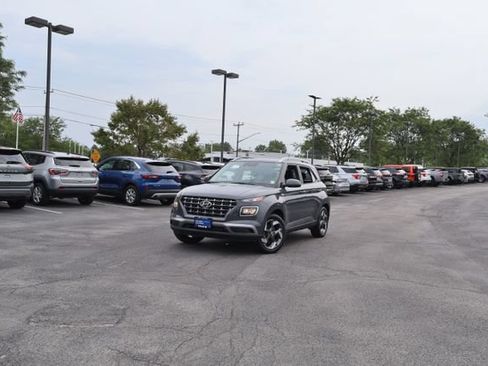 Used 2023 Hyundai Venue SEL w/ Cargo Package FWD image 2