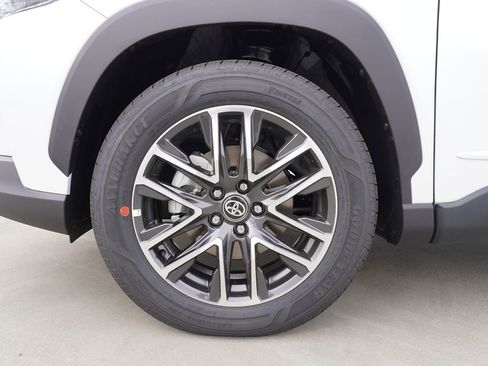 Used 2026 Toyota Corolla Cross XLE image 21