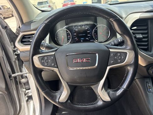 Used 2018 GMC Acadia Denali w/ Technology Package FWD image 15