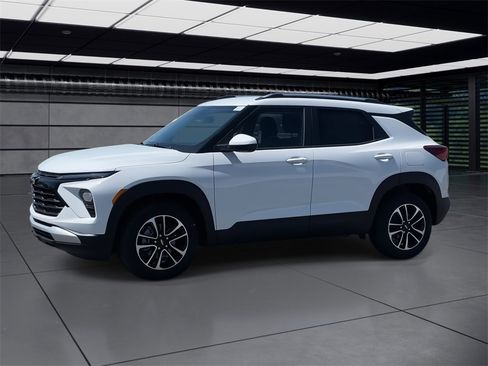 New 2025 Chevrolet TrailBlazer LT w/ LPO, Blackout Package image 5