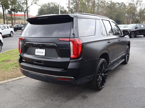 Used 2022 GMC Yukon SLT w/ SLT Premium Package image 9