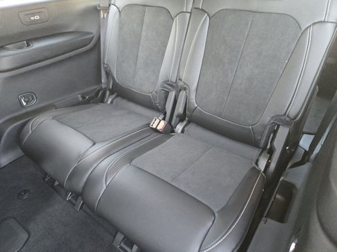 New 2025 Jeep Grand Cherokee L Altitude image 24