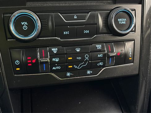 Used 2017 Ford Explorer XLT w/ XLT Technology Feature Bundle image 39