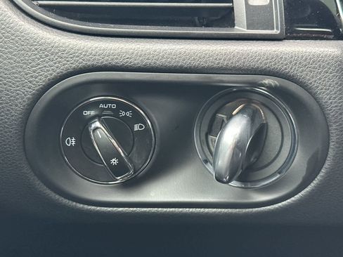 Used 2025 Porsche Macan image 30