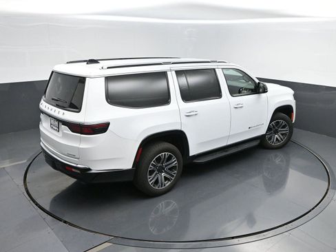 Used 2024 Jeep Wagoneer Series II image 41