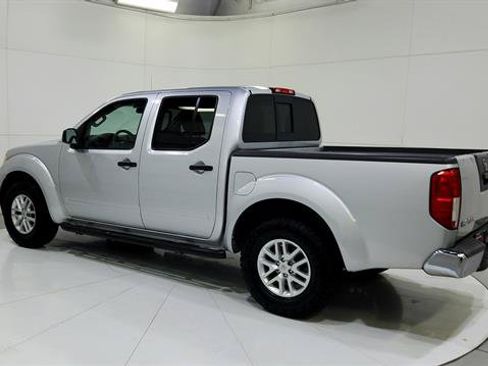 Used 2016 Nissan Frontier SV RWD image 6