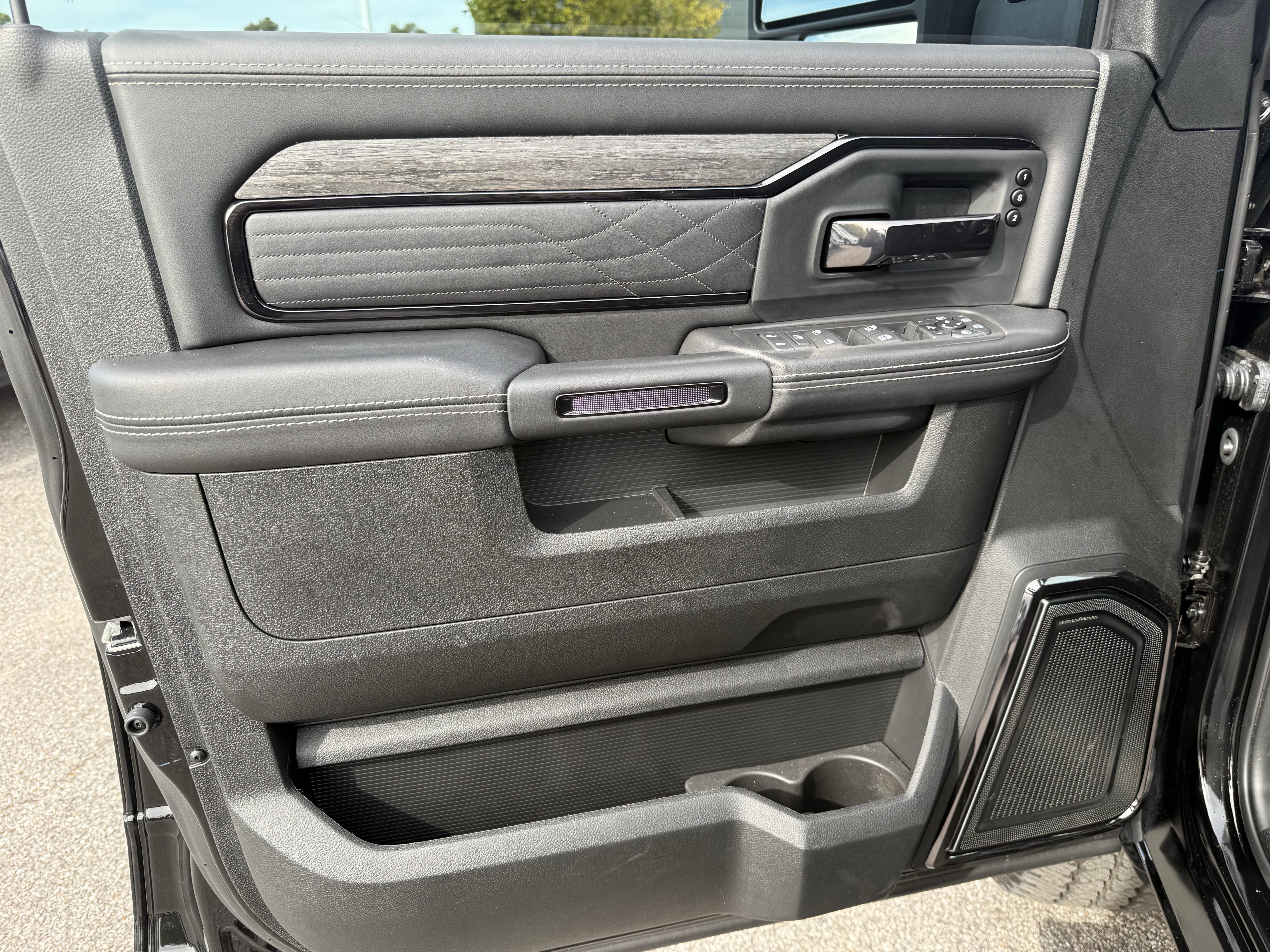 Used 2026 RAM 2500 Limited AWD/4WD image 13