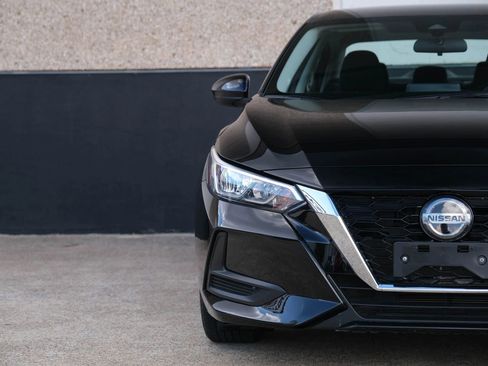 Used 2023 Nissan Sentra SV image 3
