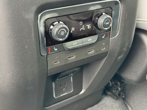 New 2026 Chevrolet Suburban Premier image 12