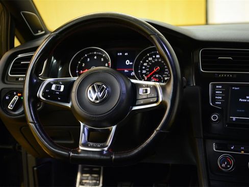 Used 2017 Volkswagen GTI SE image 16