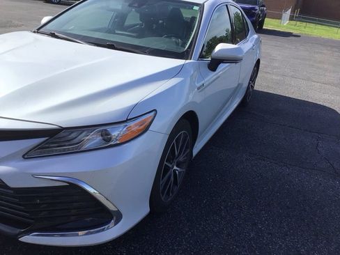 Used 2021 Toyota Camry XLE w/ Cold Weather Package FWD image 1