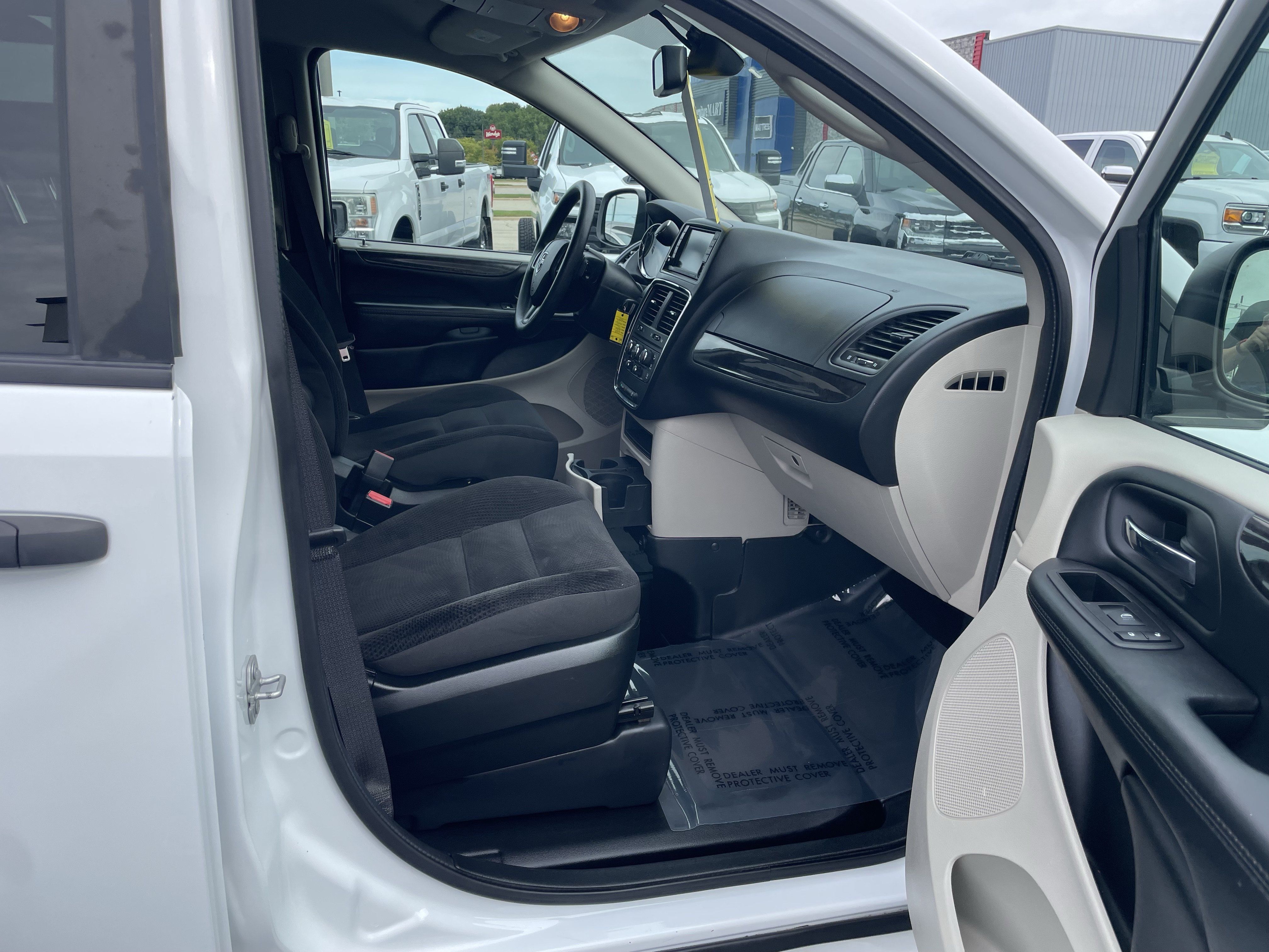 Used 2019 Dodge Grand Caravan SE FWD image 25