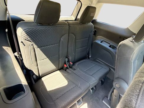 Used 2019 GMC Acadia SLE w/ LPO, Black Accent Package image 29