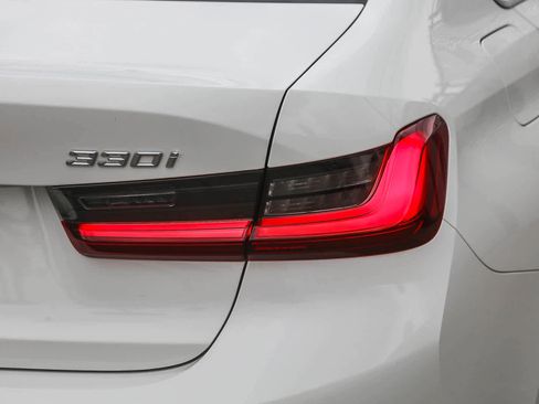 Used 2022 BMW 330i Sedan w/ Driving Assistance Package image 7