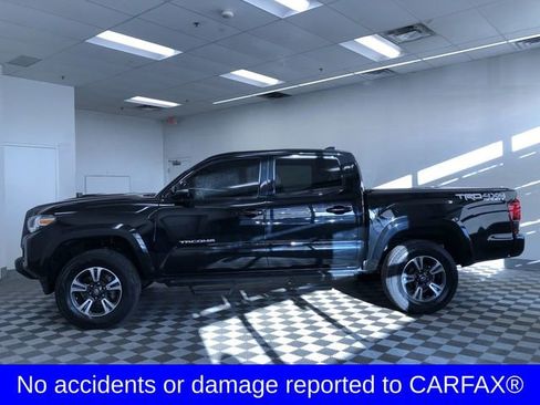 Used 2019 Toyota Tacoma TRD Sport image 3