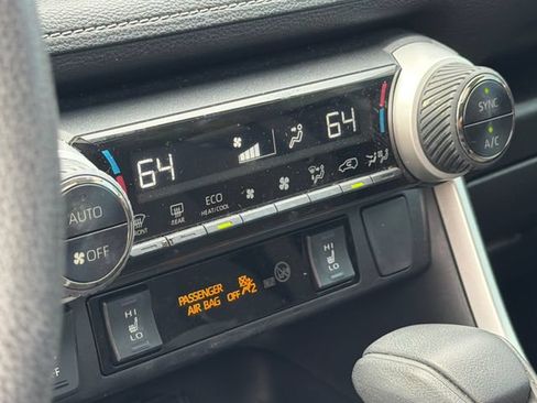 Used 2019 Toyota RAV4 XLE w/ Convenience Package FWD image 20