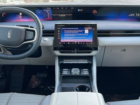 New 2026 Lincoln Nautilus Reserve image 8